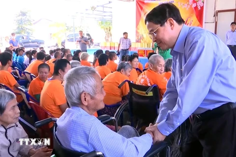 Phó Chủ tịch Quốc hội Nguyễn Đức Hải tặng quà Tết tại Quảng Nam