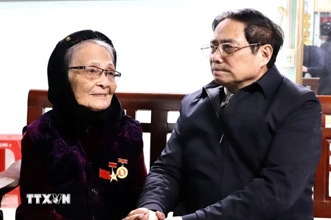 Thủ tướng Phạm Minh Chính thăm Mẹ Việt Nam anh hùng tại Cao Bằng