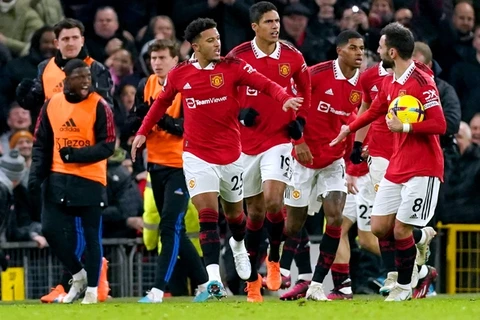 Manchester United may mắn thoát thua tại thánh địa Old Trafford