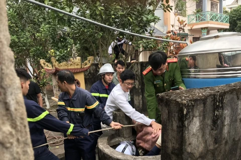 Hà Nội: Cứu sống một người đàn ông rơi xuống giếng sâu 25m