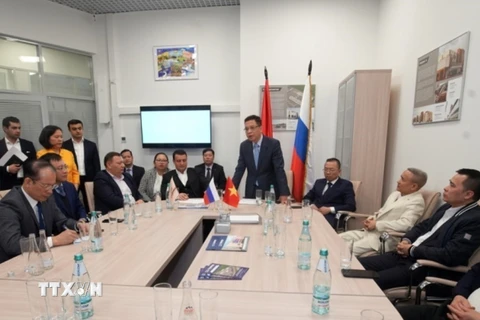 Đại sứ quán Việt Nam thăm hỏi cộng đồng người Việt kinh doanh tại Nga