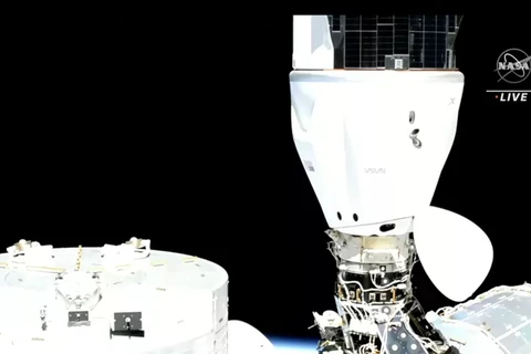 Tàu vũ trụ Dragon ghép nối thành công với Trạm Vũ trụ Quốc tế