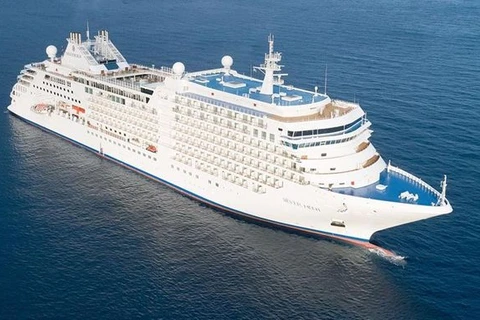 Tàu Silver Muse đưa 333 du khách quốc tế đến Nha Trang tham quan