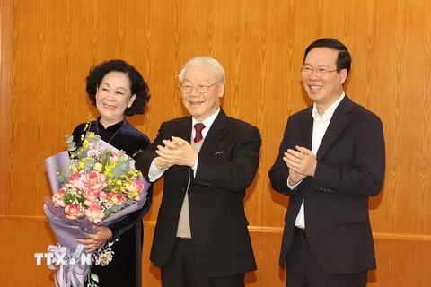 Bà Trương Thị Mai nhận quyết định giữ chức Thường trực Ban Bí thư