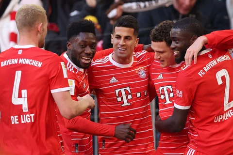 Bayern độc chiếm ngôi đầu Bundesliga sau "cơn mưa bàn thắng'