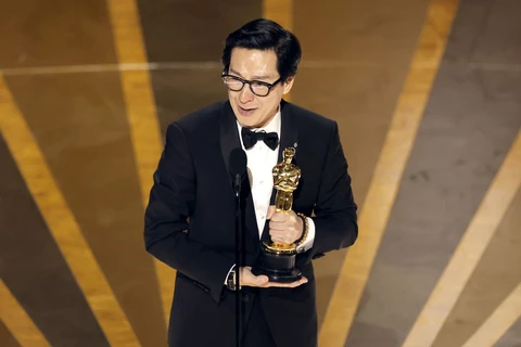 Oscar 2023: Quan Kế Huy đoạt tượng vàng cho Nam phụ xuất sắc