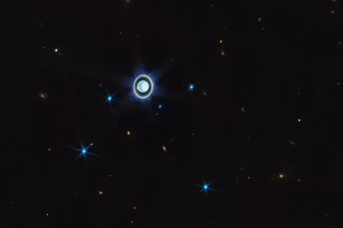 Kính viễn vọng James Webb chụp lại hình ảnh sắc nét về Uranus