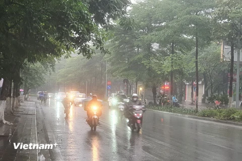 Hà Nội tiếp tục nồm ẩm, nhiều nơi trên cả nước mưa lớn vào cuối tuần