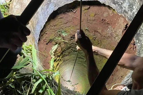 Giải cứu kịp thời một phụ nữ rơi xuống giếng sâu 18m tại Đắk Lắk