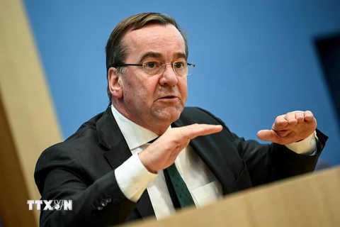 Bộ trưởng Quốc phòng Đức kêu gọi tăng tốc mua sắm vũ khí quân sự