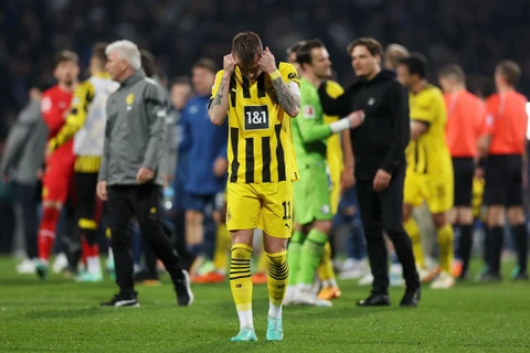 Dortmund đánh mất lợi thế trong cuộc đua ngôi vương Bundesliga