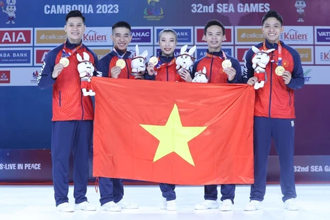 Đoàn Việt Nam đứng vững ở ngôi đầu SEA Games 32. (Ảnh: Hoàng Linh/TTXVN)