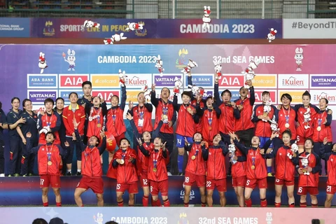 Đội tuyển bóng đá nữ Việt Nam xuất sắc giành HCV SEA Games 32. (Ảnh: Hoàng Linh/TTXVN)