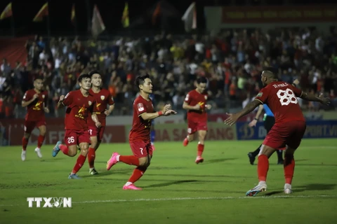 V-League: TP.HCM tiếp tục bại trận, Hà Nội FC rơi xuống vị trí thứ 3