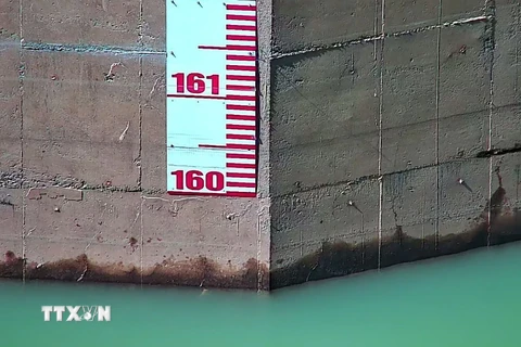 Nghệ An: Nước trong lòng hồ thủy điện Bản Vẽ về gần mực nước chết