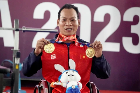 Lê Văn Công giành HCV, thống trị ở hạng cân 49kg tại Para Games