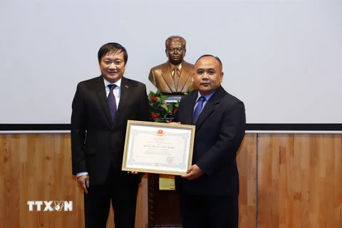 Việt Nam trao Huân chương Hữu nghị cho Bảo tàng Kaysone Phomvihane
