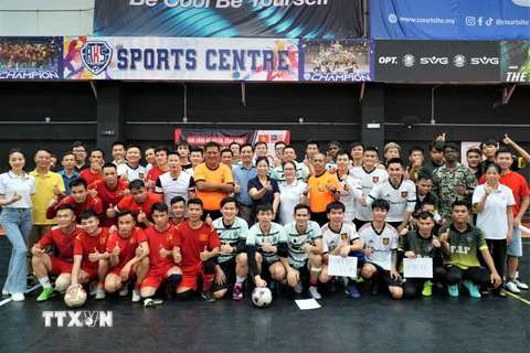 Sôi nổi giải bóng đá giao hữu của cộng đồng người Việt tại Malaysia