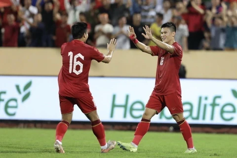 Tuấn Hải (18) ghi bàn duy nhất của trận đấu mang về chiến thắng cho đội tuyển Việt Nam. (Ảnh: Minh Quyết/TTXVN)