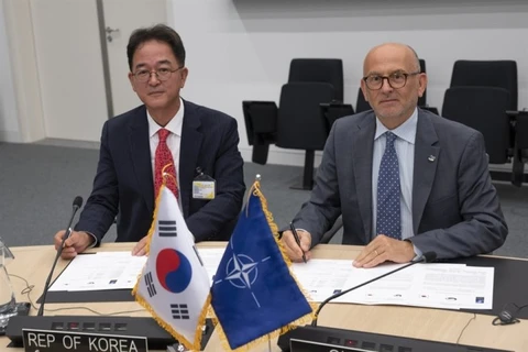 NATO, Hàn Quốc ký thỏa thuận công nhận sự an toàn của máy bay