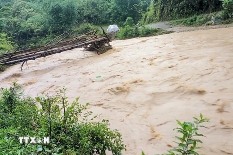 Mưa lớn kéo dài gây sạt lở nhiều tuyến đường tại tỉnh Cao Bằng