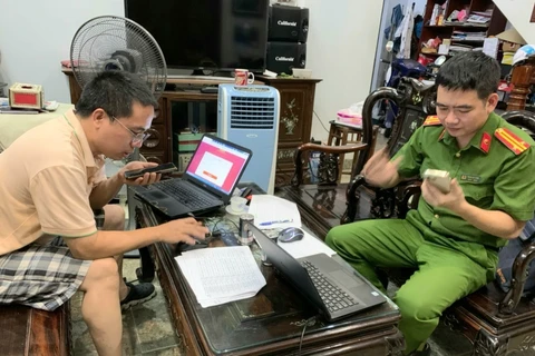 Kích hoạt định danh điện tử tại Hà Nội: Đi từng ngõ, gõ cửa từng nhà