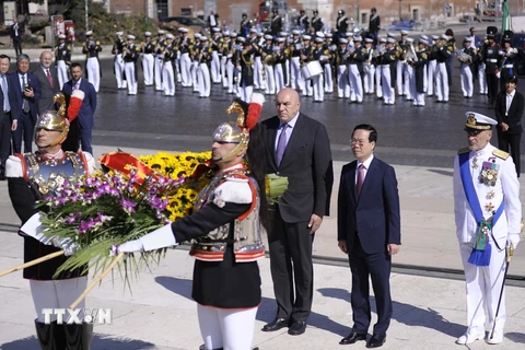 Chủ tịch nước Võ Văn Thưởng đặt vòng hoa tại Đài Tổ quốc ở Rome