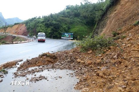 Cảnh báo nguy hiểm do sạt lở tại nhiều tuyến đường của Lào Cai