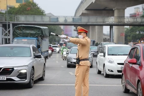 Hà Nội phân luồng giao thông tại nút giao Hồng Tiến-Nguyễn Văn Cừ