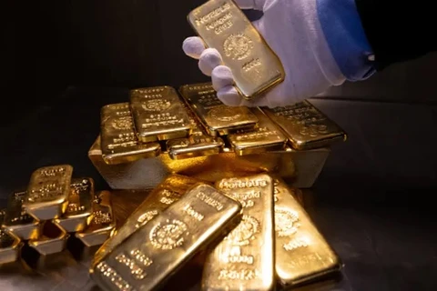 Giá vàng thế giới rơi xuống mức 'đáy' của hơn một tháng