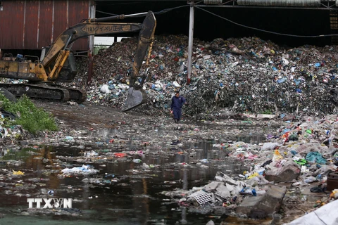 Tây Ninh: Khắc phục tình trạng ô nhiễm tại bãi rác xã Tân Hưng