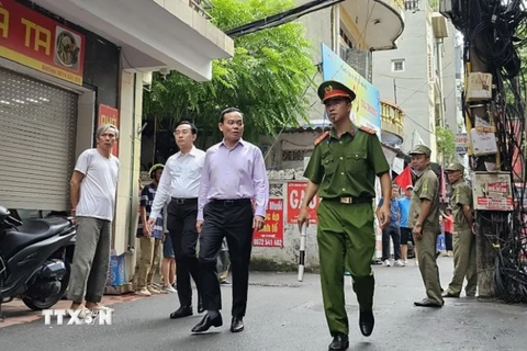 Phó Thủ tướng đến hiện trường vụ cháy chung cư mini ở Thanh Xuân