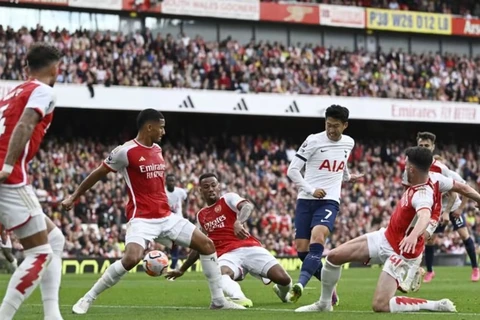 Arsenal-Tottenham chia điểm kịch tính, Newcastle thiết lập kỷ lục