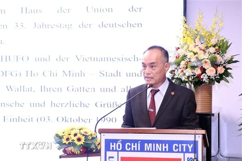 Ông Nguyễn Anh Tuấn, Chủ tịch Hội hữu nghị Việt Nam-Đức Thành phố Hồ Chí Minh, phát biểu tại buổi họp mặt. (Ảnh: Xuân Khu/TTXVN)