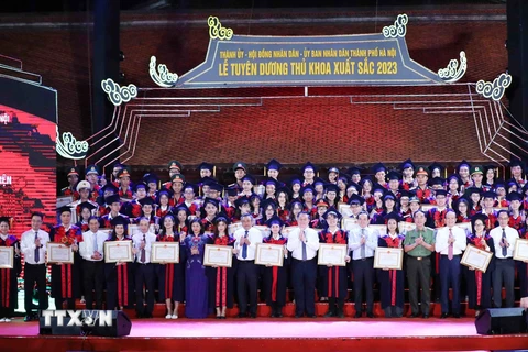 Hà Nội vinh danh 96 Thủ khoa tốt nghiệp xuất sắc năm 2023