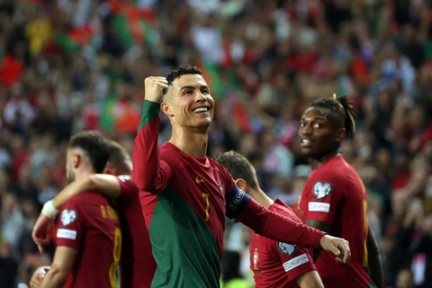 Ronaldo lập thêm kỳ tích chưa từng có trong lịch sử bóng đá