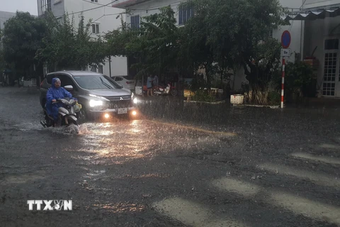 Đà Nẵng tiếp tục mưa lớn, di dời hàng nghìn người dân khỏi vùng ngập