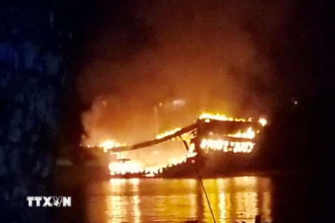 Quảng Ngãi: Cháy hai tàu cá khi đang neo đậu ở khu vực bến cây Bàng