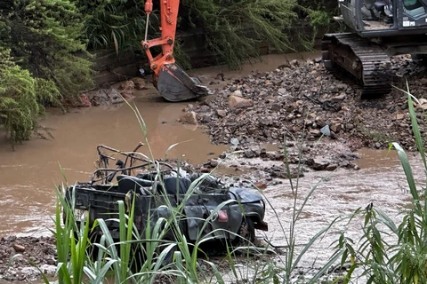 Lâm Đồng: Tìm thấy thi thể 4 du khách trên xe jeep bị lũ cuốn trôi