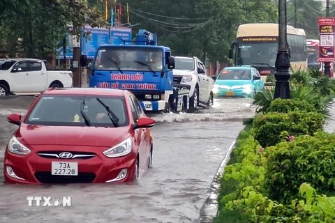 Quảng Bình: Mưa lớn gây ngập cục bộ ở thành phố Đồng Hới
