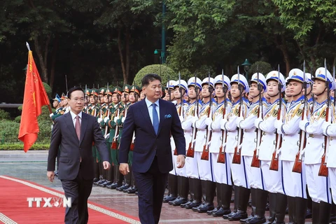 Chủ tịch nước chủ trì lễ đón và hội đàm với Tổng thống Mông Cổ