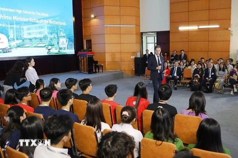 Thủ tướng Hà Lan gặp gỡ học sinh Trường THPT chuyên Hà Nội-Amsterdam