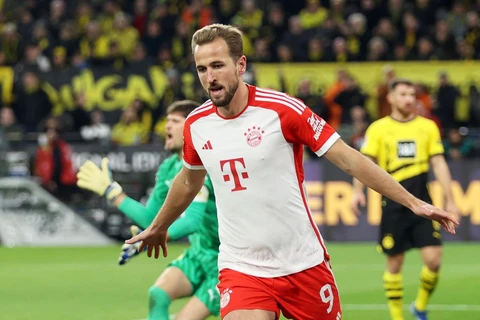 Bundesliga: Kane lập kỷ lục, góp công giúp Bayern vùi dập Dortmund