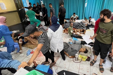 Bệnh nhân tại bệnh viện của Indonesia ở Jabaliya. (Nguồn: Reuters)