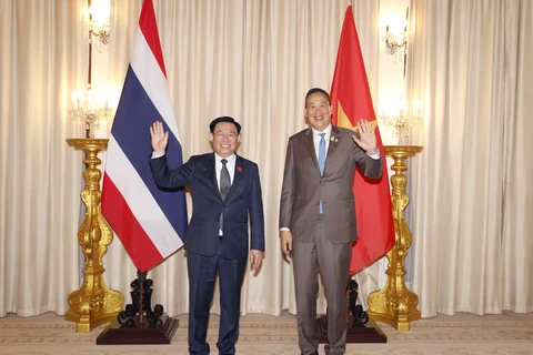 Chủ tịch Quốc hội Vương Đình Huệ hội kiến Thủ tướng Vương quốc Thái Lan