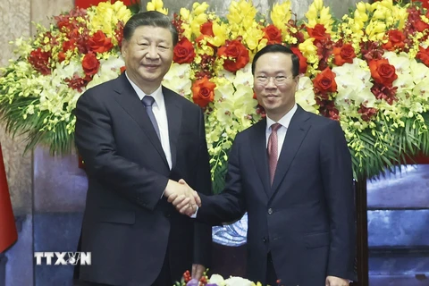 Chủ tịch nước Võ Văn Thưởng và Tổng Bí thư, Chủ tịch nước Trung Quốc Tập Cận Bình chụp ảnh chung. (Ảnh: Thống Nhất/TTXVN)