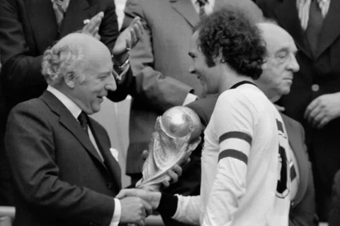 Hình ảnh đáng nhớ trong sự nghiệp của huyền thoại Franz Beckenbauer