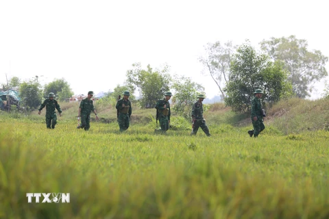 Các chiến sỹ biên phòng tuần tra. (Ảnh minh họa: Thanh Tân/TTXVN)