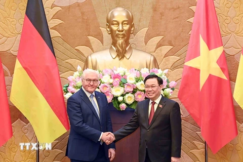 Chủ tịch Quốc hội Vương Đình Huệ với Tổng thống Cộng hòa Liên bang Đức Frank-Walter Steinmeier. (Ảnh: Phạm Kiên/TTXVN)