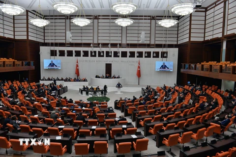 Toàn cảnh phiên họp của Quốc hội Thổ Nhĩ Kỳ phê chuẩn đơn xin gia nhập NATO của Thụy Điển, tại Ankara ngày 23/1/2024. (Ảnh: THX/TTXVN)